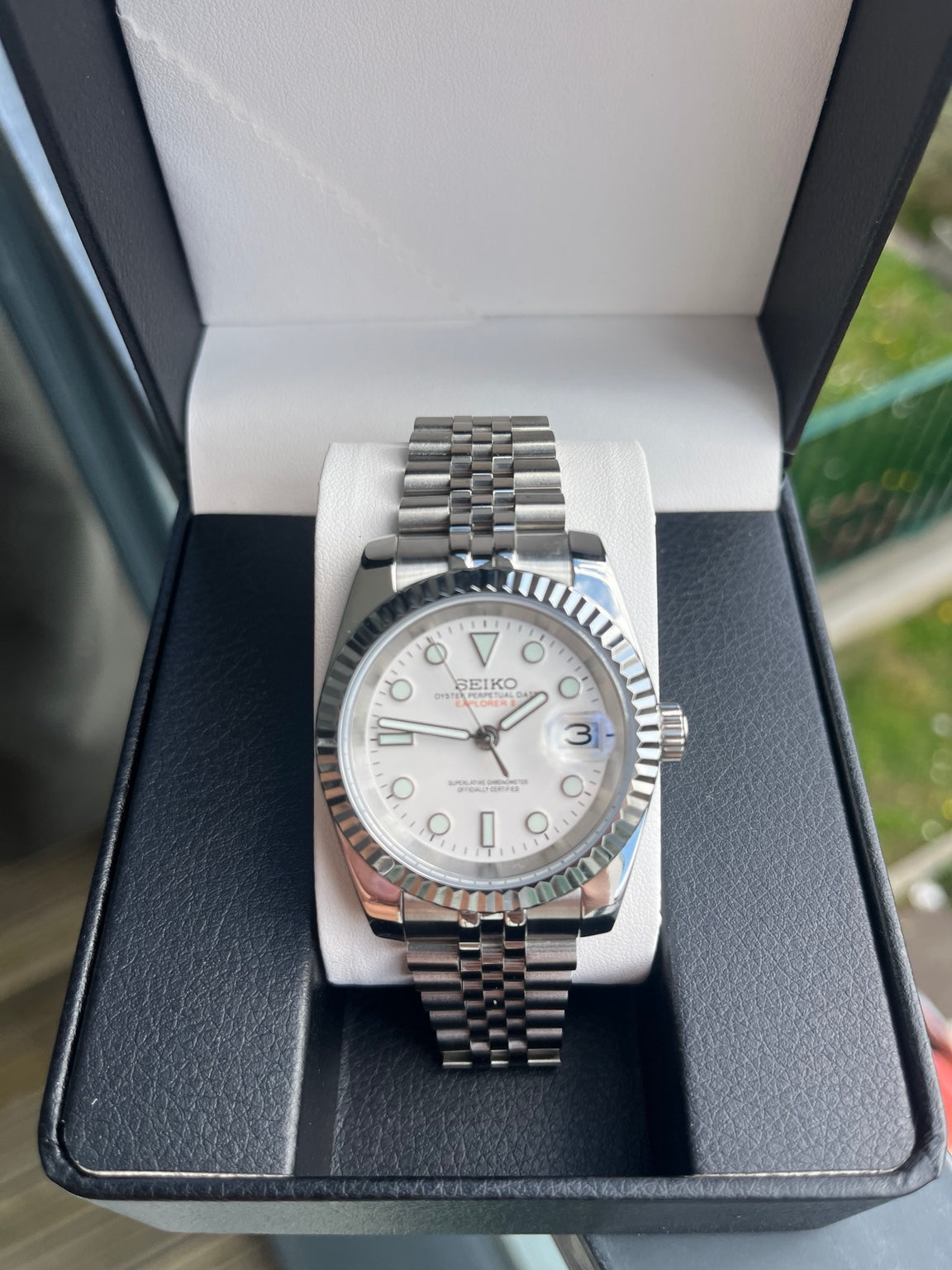 DateJust white